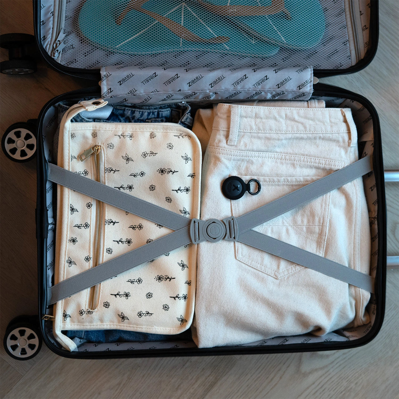 TravelTag for iPhone (iOS) - Water-resistant - Charcoal Black