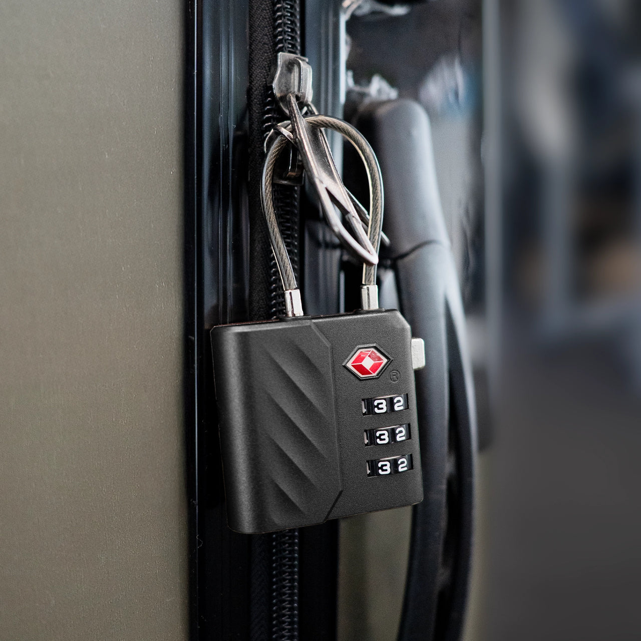 TSA Lock Tag – Luggage Lock with Tracker for Android & iPhone
