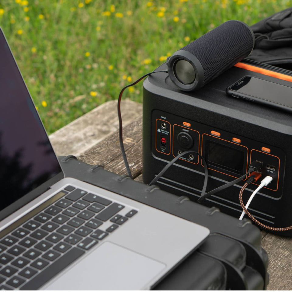 Batterie externe Xtorm 78000 mAh, Station électrique 300W, USB-C 60W et USB  Quick Charge 3.0 - Xtreme Portable Power Station - Français
